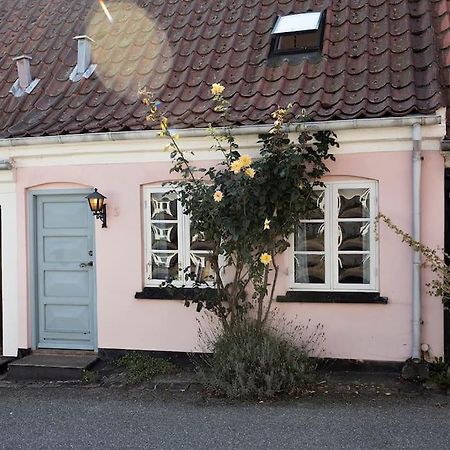 Skont Fiskerhus. Taet Pa By, Havn Og Havet Marstal Exterior foto