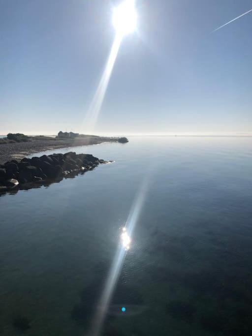 Skont Fiskerhus. Taet Pa By, Havn Og Havet Marstal Exterior foto