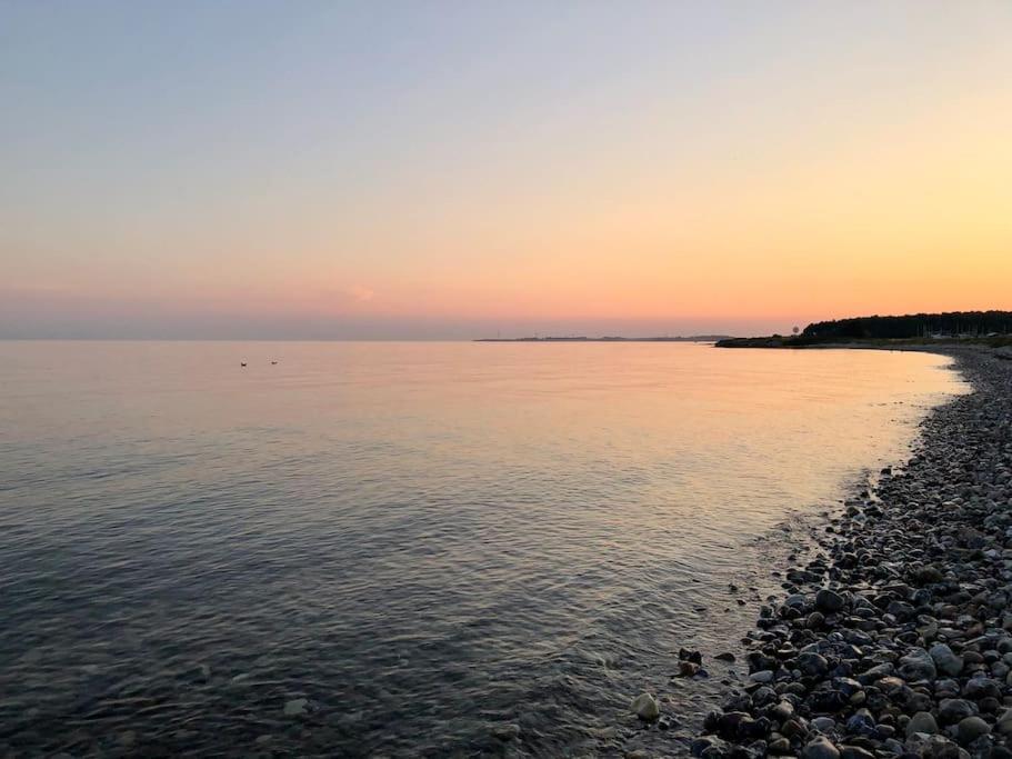 Skont Fiskerhus. Taet Pa By, Havn Og Havet Marstal Exterior foto