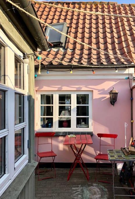 Skont Fiskerhus. Taet Pa By, Havn Og Havet Marstal Exterior foto