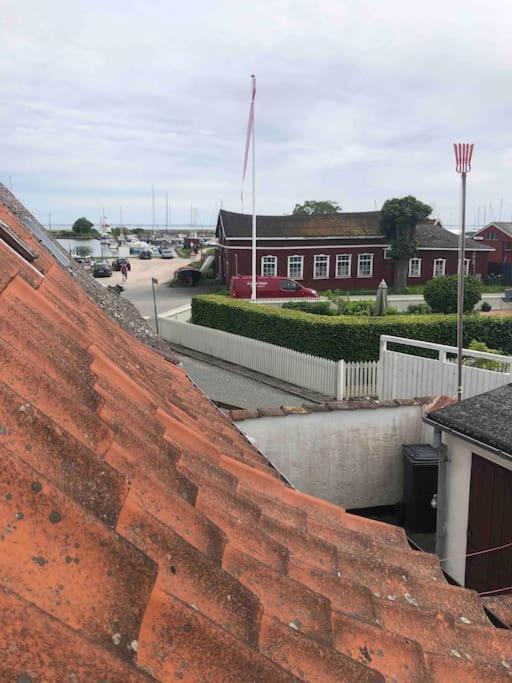 Skont Fiskerhus. Taet Pa By, Havn Og Havet Marstal Exterior foto