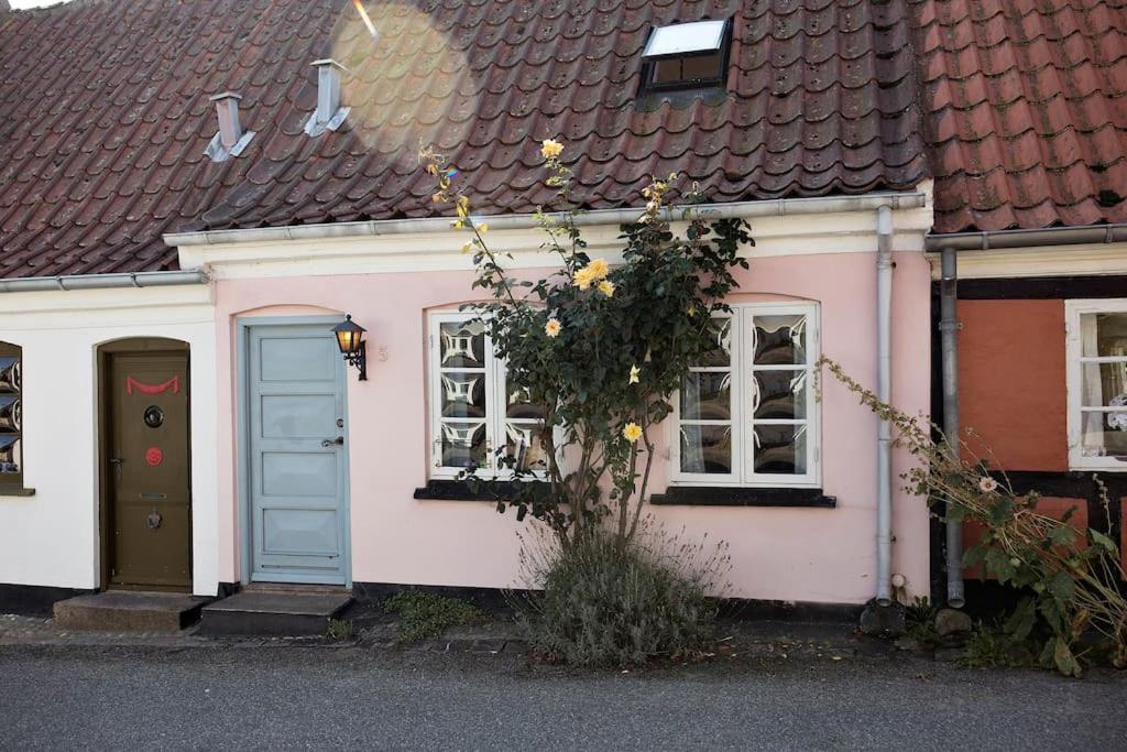 Skont Fiskerhus. Taet Pa By, Havn Og Havet Marstal Exterior foto